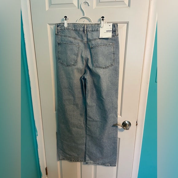 BNWT Wide Leg Jeans - Picture 2 of 6